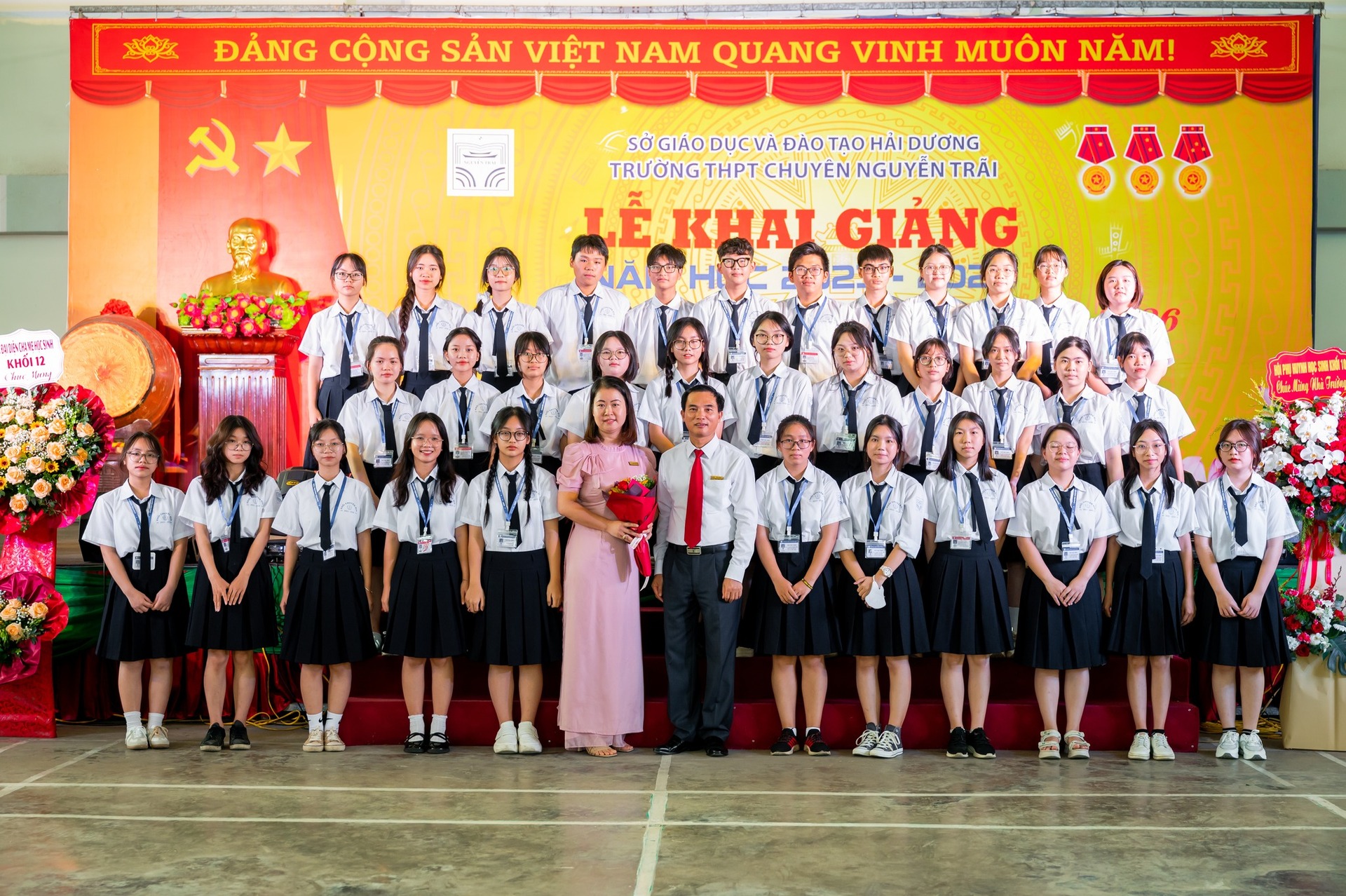 Nhấn để phóng to